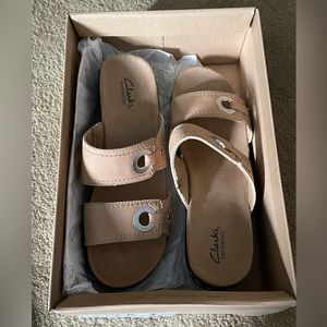 Clarks Women's Lexi Willow Slide Sandal - Beige - Size 8.5 (Like new!)